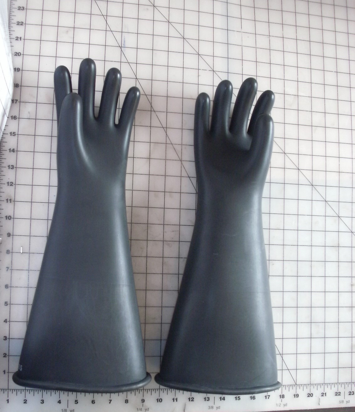 Salisbury E418B Rubber Insulating Gloves, Class 4, 18" Length, Black Altec Inc.